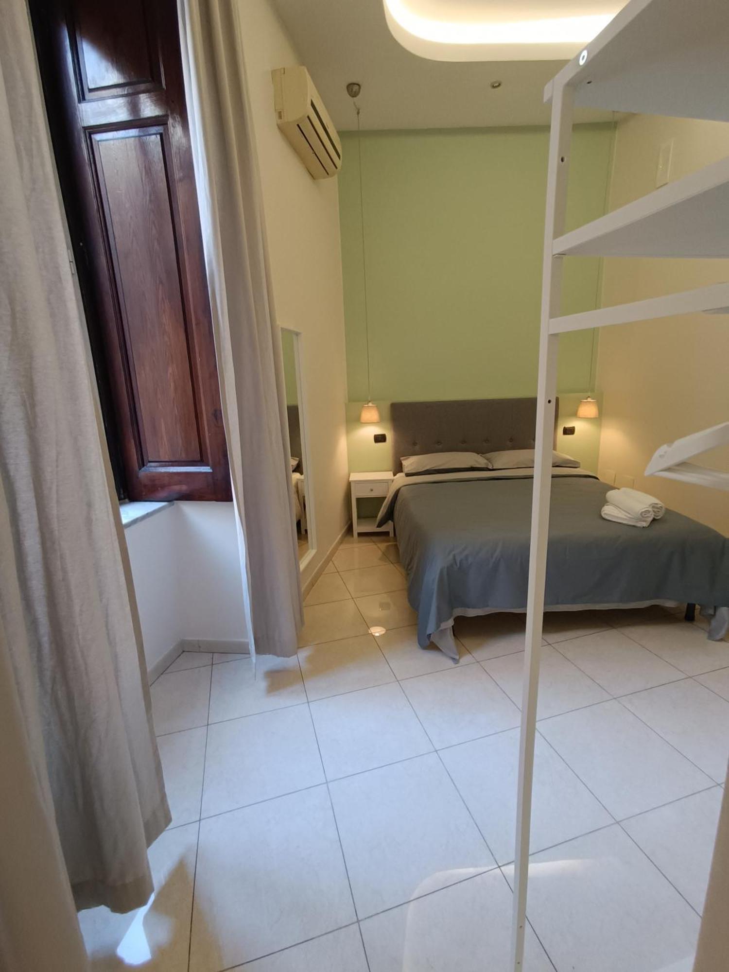 Bed & Breakfast Residenza Geri - And Centro Napoli